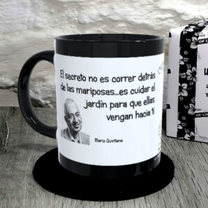TAZA. El secreto no es correr detrás de las mariposas…es cuidar el jardín para que ellas vengan hacia tí.Mário Quintana