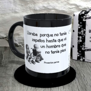 TAZA.Lloraba porque no tenía zapatos hasta que vi un hombre que no tenía pies,Proverbio persa