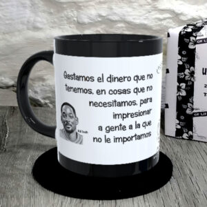 TAZA. Gastamos el dinero que no tenemos, en cosas que no necesitamos, para impresionar a gente a la que no le importamos.Will Smith