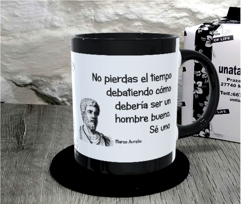 TAZA. No pierdas el tiempo debatiendo cómo debería ser un hombre bueno. Sé uno. Marco Aurelio.1