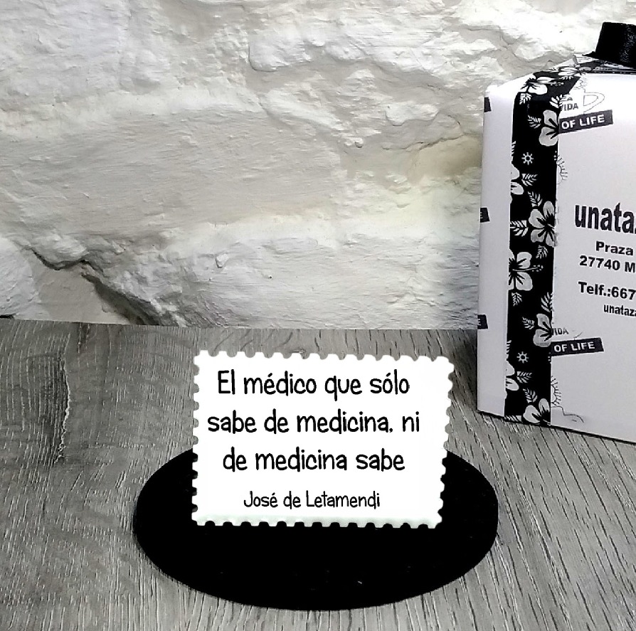 IMÁN. El médico que sólo sabe medicina, ni medicina sabe.José de Letamendi